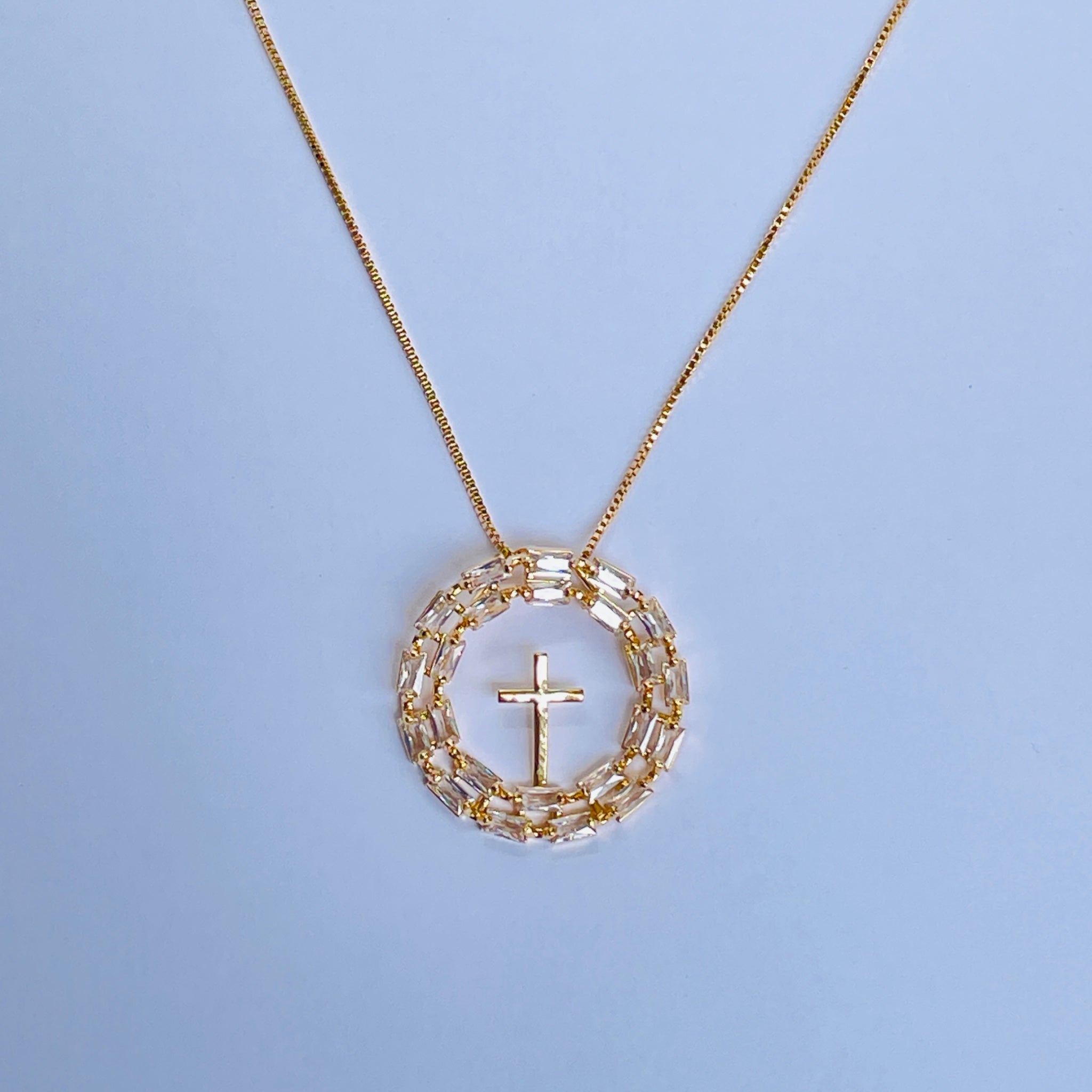 Colar Circulo e Cruz